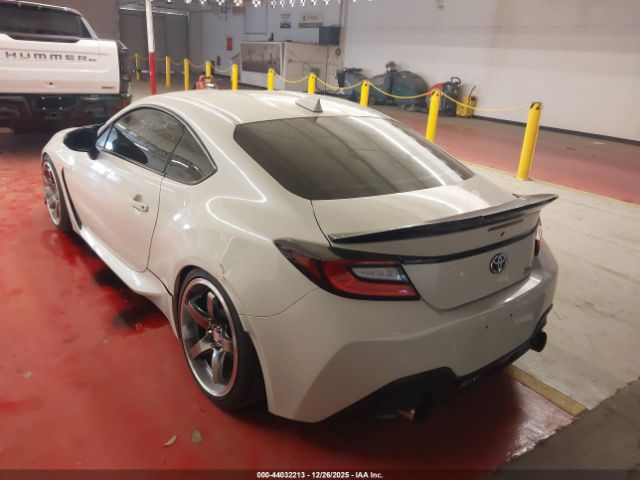 2024 TOYOTA GR86 JF1ZNBB10R9754752 Photo 2