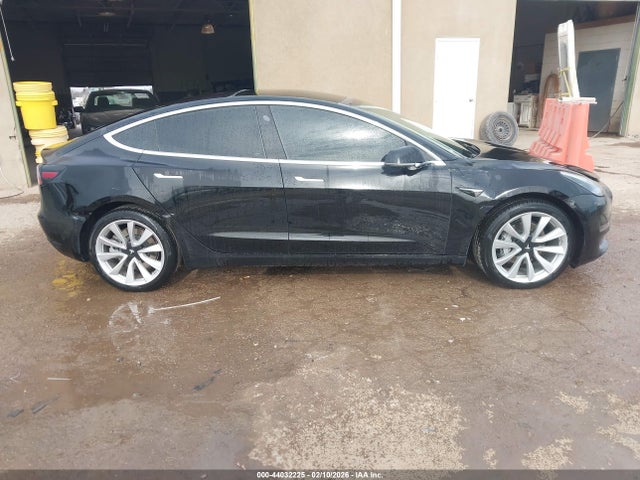 Продажа на аукционе авто 2018 Tesla Model 3 Long Range/mid Range, vin: 5YJ3E1EA3JF061092, номер лота: 44032225