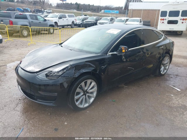 Продажа на аукционе авто 2018 Tesla Model 3 Long Range/mid Range, vin: 5YJ3E1EA3JF061092, номер лота: 44032225