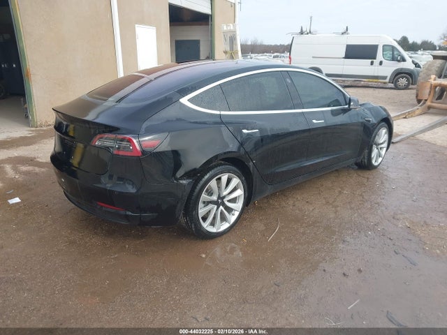 Продажа на аукционе авто 2018 Tesla Model 3 Long Range/mid Range, vin: 5YJ3E1EA3JF061092, номер лота: 44032225