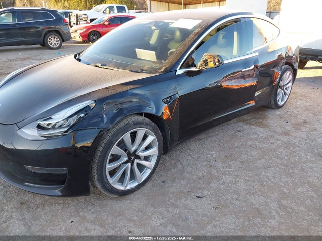Продажа на аукционе авто 2018 Tesla Model 3 Long Range/mid Range, vin: 5YJ3E1EA3JF061092, номер лота: 44032225