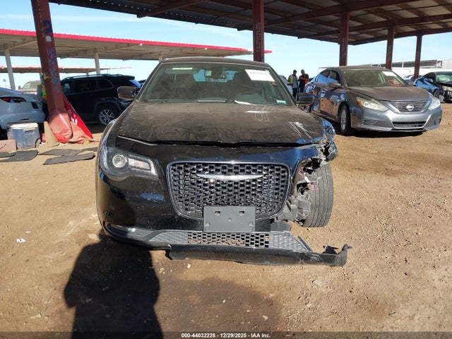 Продаж на аукціоні авто 2017 Chrysler 300 300s Awd, vin: 2C3CCAGG7HH582767, номер лоту: 44032228