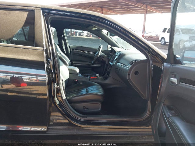 Продаж на аукціоні авто 2017 Chrysler 300 300s Awd, vin: 2C3CCAGG7HH582767, номер лоту: 44032228