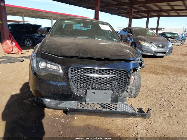 Продаж на аукціоні авто 2017 Chrysler 300 300s Awd, vin: 2C3CCAGG7HH582767, номер лоту: 44032228