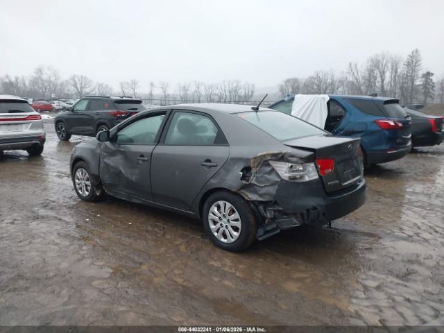 2013 KIA FORTE KNAFU4A21D5735811 Photo 2