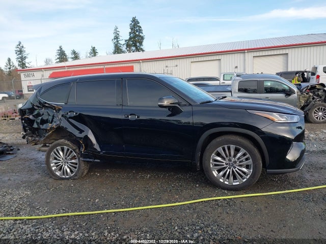 Toyota Highlander Platinum 2023 5TDKDRBH4PS038908 Image 14