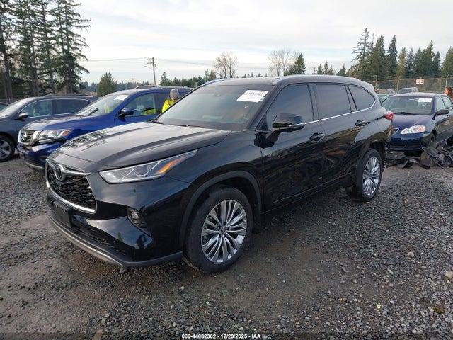 Toyota Highlander Platinum 2023 5TDKDRBH4PS038908 Image 2
