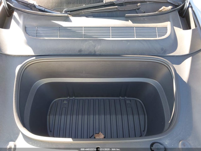 2026 TESLA MODEL Y 7SAYGDED9TA449264 Photo 9