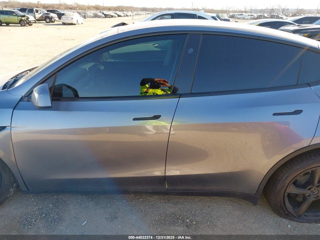 7SAYGDED9TA449264 Tesla Model Y Premium Rear-wheel Drive