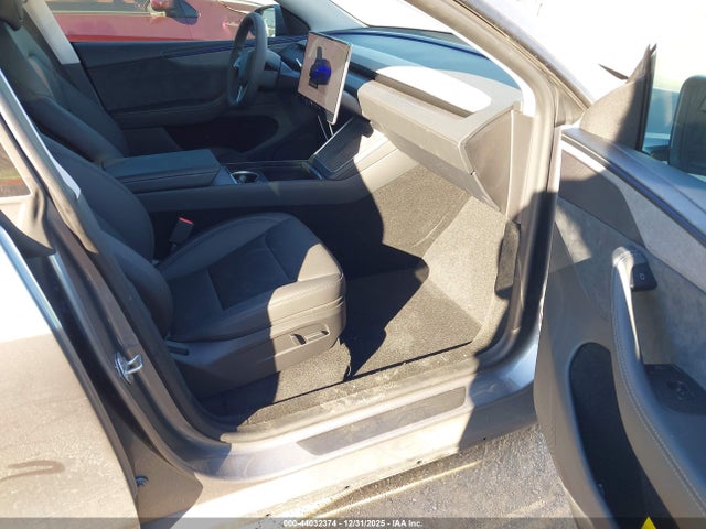 2026 TESLA MODEL Y 7SAYGDED9TA449264 Photo 4