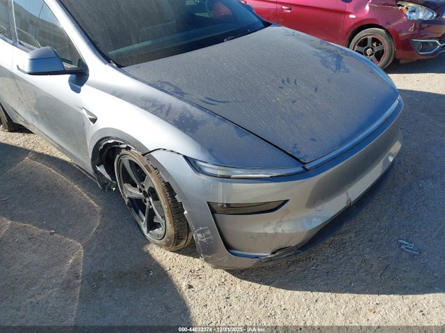 2026 TESLA MODEL Y 7SAYGDED9TA449264 Photo 5