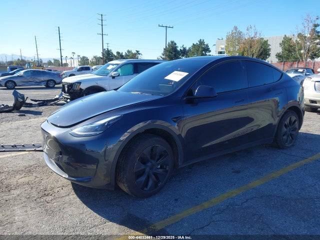 2024 TESLA MODEL Y 7SAYGDED2RF116545 Photo 1