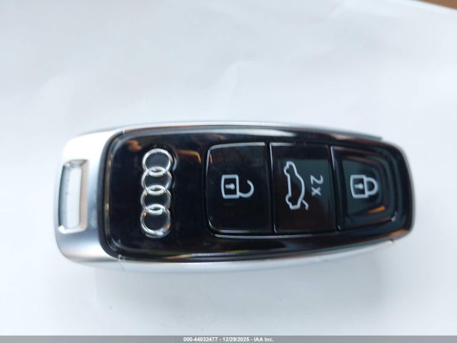 44032477 :رقم المزاد ، WU1ARBF1XMD019310 vin ، 2021 Audi Rs Q8 Tfsi Quattro Tiptronic مزاد بيع