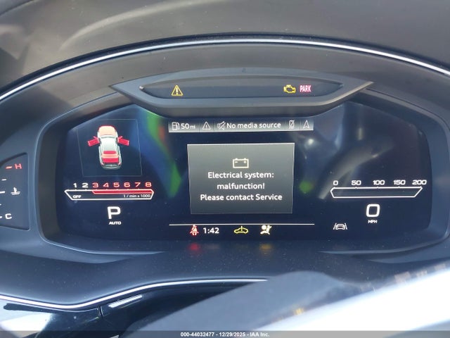 44032477 :رقم المزاد ، WU1ARBF1XMD019310 vin ، 2021 Audi Rs Q8 Tfsi Quattro Tiptronic مزاد بيع