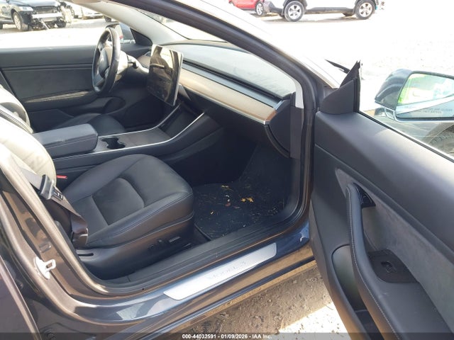 2018 TESLA MODEL 3 5YJ3E1EB8JF094131 Photo 4