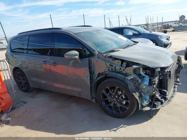Продажа на аукционе авто 2022 Chrysler Pacifica Touring L, vin: 2C4RC1BGXNR179482, номер лота: 44032662