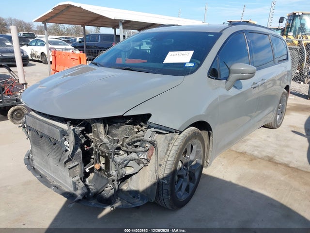 Продажа на аукционе авто 2022 Chrysler Pacifica Touring L, vin: 2C4RC1BGXNR179482, номер лота: 44032662
