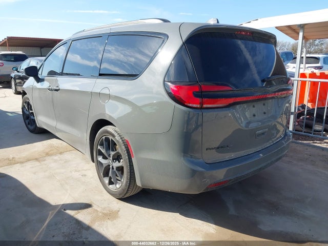 Продажа на аукционе авто 2022 Chrysler Pacifica Touring L, vin: 2C4RC1BGXNR179482, номер лота: 44032662