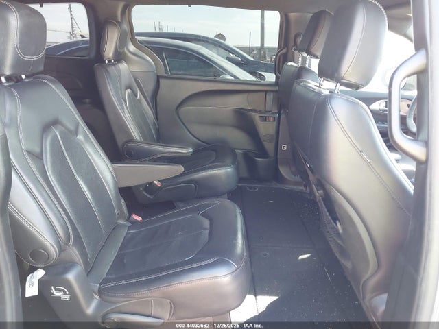 Продажа на аукционе авто 2022 Chrysler Pacifica Touring L, vin: 2C4RC1BGXNR179482, номер лота: 44032662