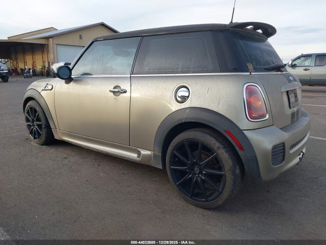 2009 MINI COOPER S WMWMF73599TT94056 Photo 2