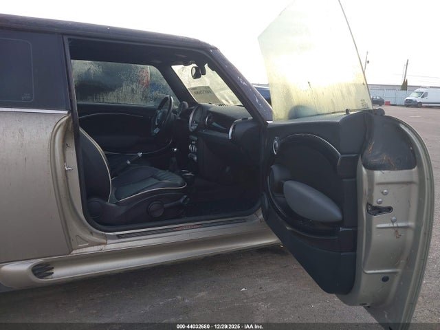 2009 MINI COOPER S WMWMF73599TT94056 Photo 4