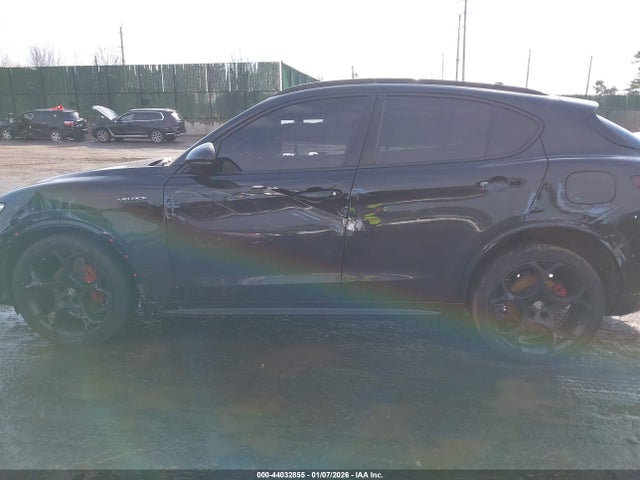 2022 ALFA ROMEO STELVIO ZASPAKBN2N7D32284 Photo 5