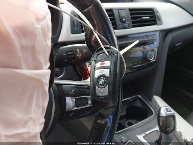 2016 BMW 320I WBA8A9C57GK617810 Photo 10