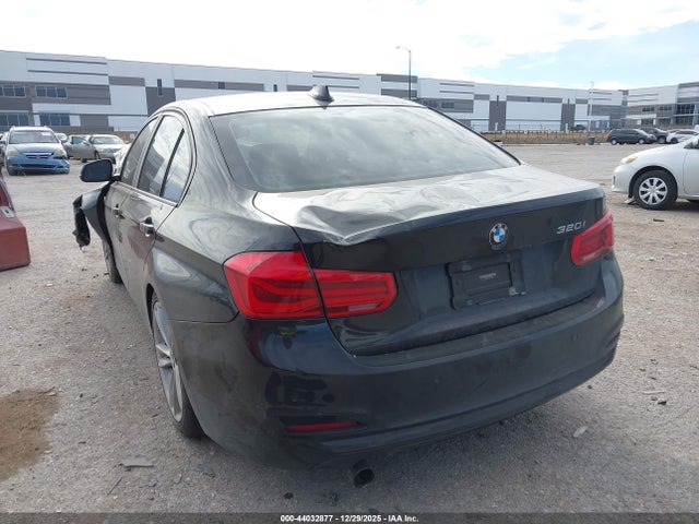 2016 BMW 320I WBA8A9C57GK617810 Photo 2