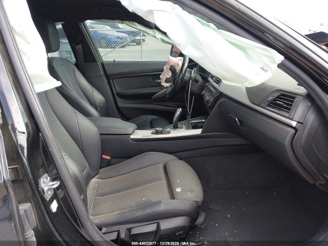 2016 BMW 320I WBA8A9C57GK617810 Photo 4