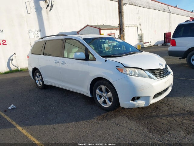 Toyota Sienna Le V6 8 Passenger 2014 5TDKK3DC6ES476508 главное изображение