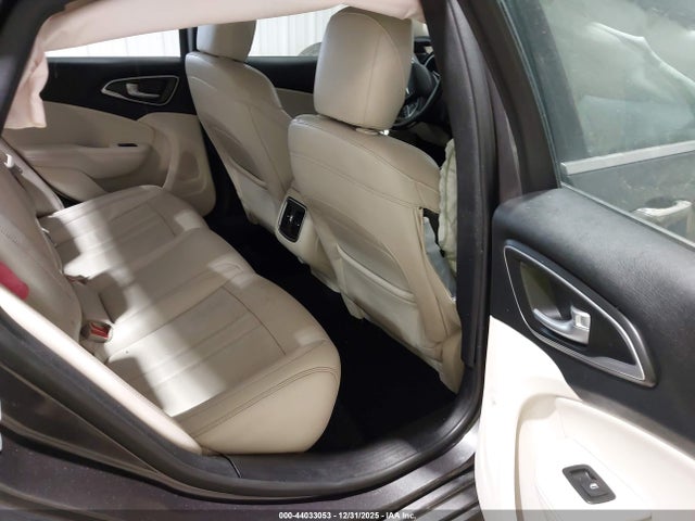 Chrysler 200 C 2015 1C3CCCCB6FN714380 Image 8