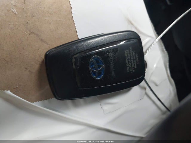 JTDKARFUXH3541832 Toyota Prius Three