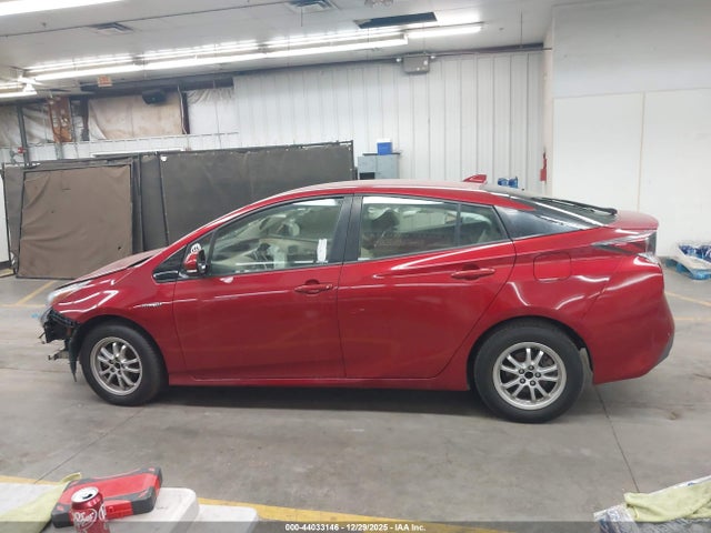 JTDKARFUXH3541832 Toyota Prius Three