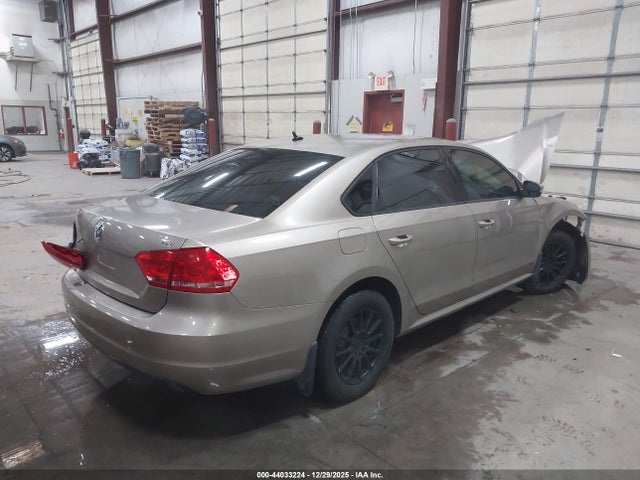 1VWAS7A36FC062653 Volkswagen Passat 1.8t S