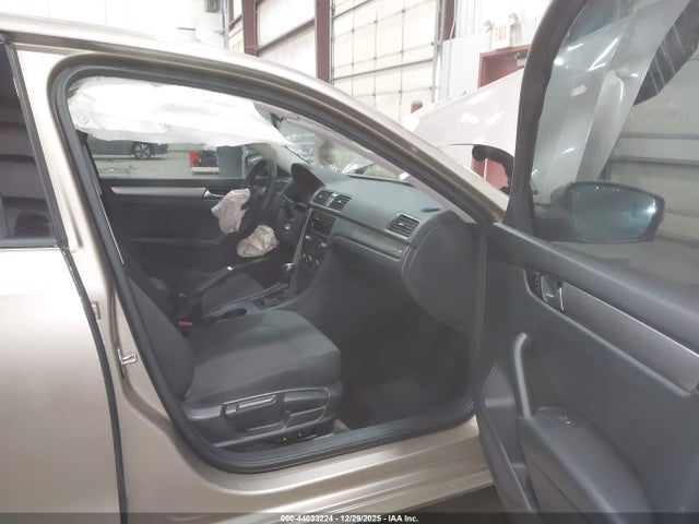 1VWAS7A36FC062653 Volkswagen Passat 1.8t S