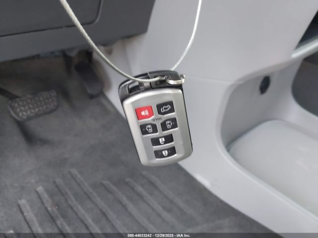 2015 TOYOTA SIENNA 5TDYK3DC1FS624026 Photo 10