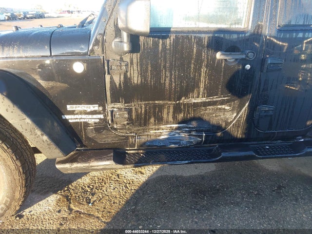1C4BJWDG8EL140867 Jeep Wrangler Unlimited Sport