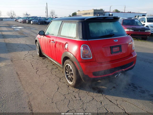 2007 MINI COOPER S WMWMF73567TT80631 Photo 2