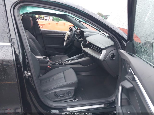 2025 AUDI A3 WAUGUDGY2SA065349 Photo 4