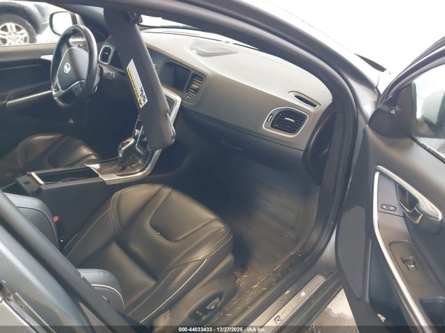 2017 VOLVO V60 YV149MSS4H1343245 Photo 4
