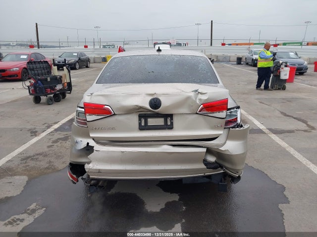 3VWL17AJ8FM313925 Volkswagen Jetta 1.8t Sel