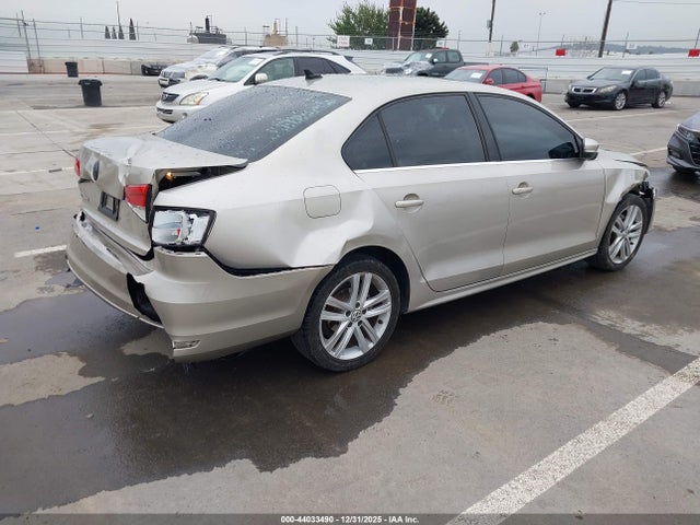 3VWL17AJ8FM313925 Volkswagen Jetta 1.8t Sel