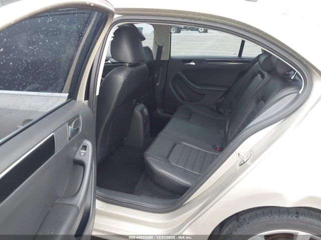 3VWL17AJ8FM313925 Volkswagen Jetta 1.8t Sel