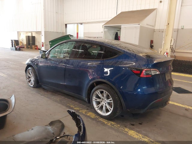 2021 TESLA MODEL Y 5YJYGDEE5MF099836 Photo 2