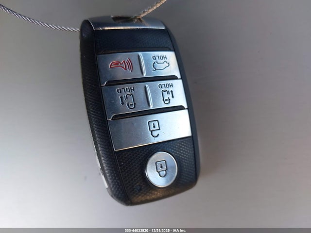 KIA SEDONA LX 2017 KNDMB5C10H6337922 Image 11