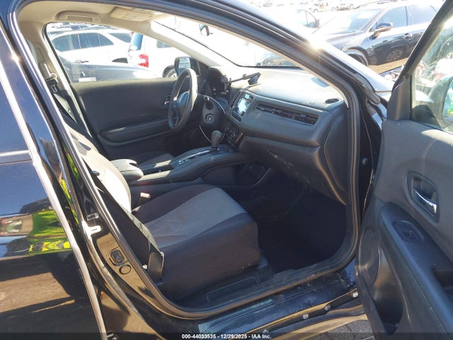 3CZRU6H35NM744835 Honda Hr-v Awd Lx