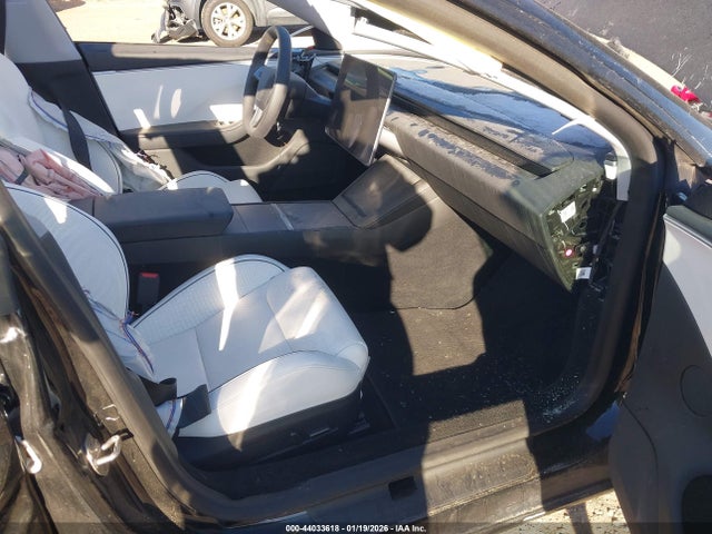 2024 TESLA MODEL 3 5YJ3E1ET9RF825797 Photo 4