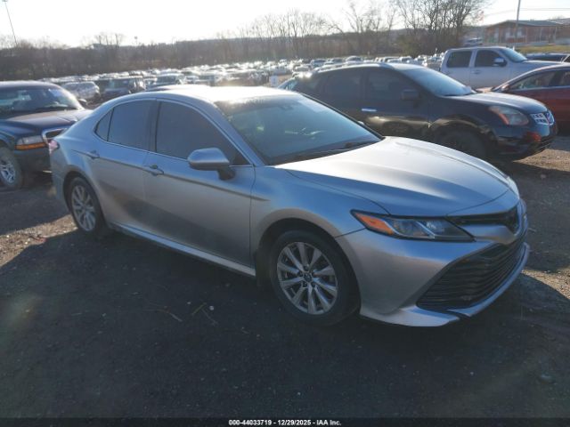 2018 TOYOTA CAMRY 4T1B11HK0JU673426 Photo 0