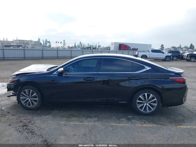 Lexus ES 300H 2020 58AD21B15LU004540 Image 14