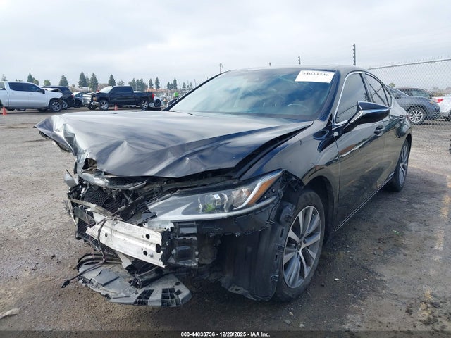 Lexus ES 300H 2020 58AD21B15LU004540 Image 2